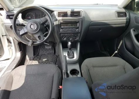 2014 Volkswagen Jetta Base z USA, uszkodzony, nr VIN 3VW2K7AJ3EM308395